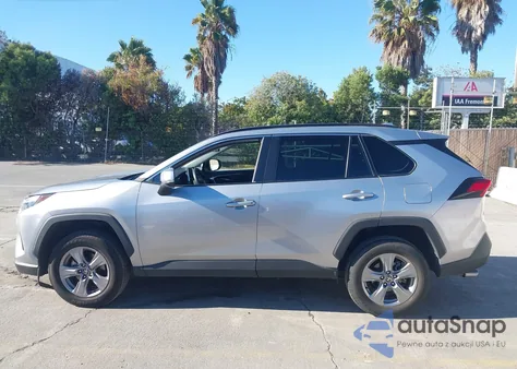 2024 Toyota Rav4 Xle z USA, uszkodzony, nr VIN 2T3W1RFV3RC258019